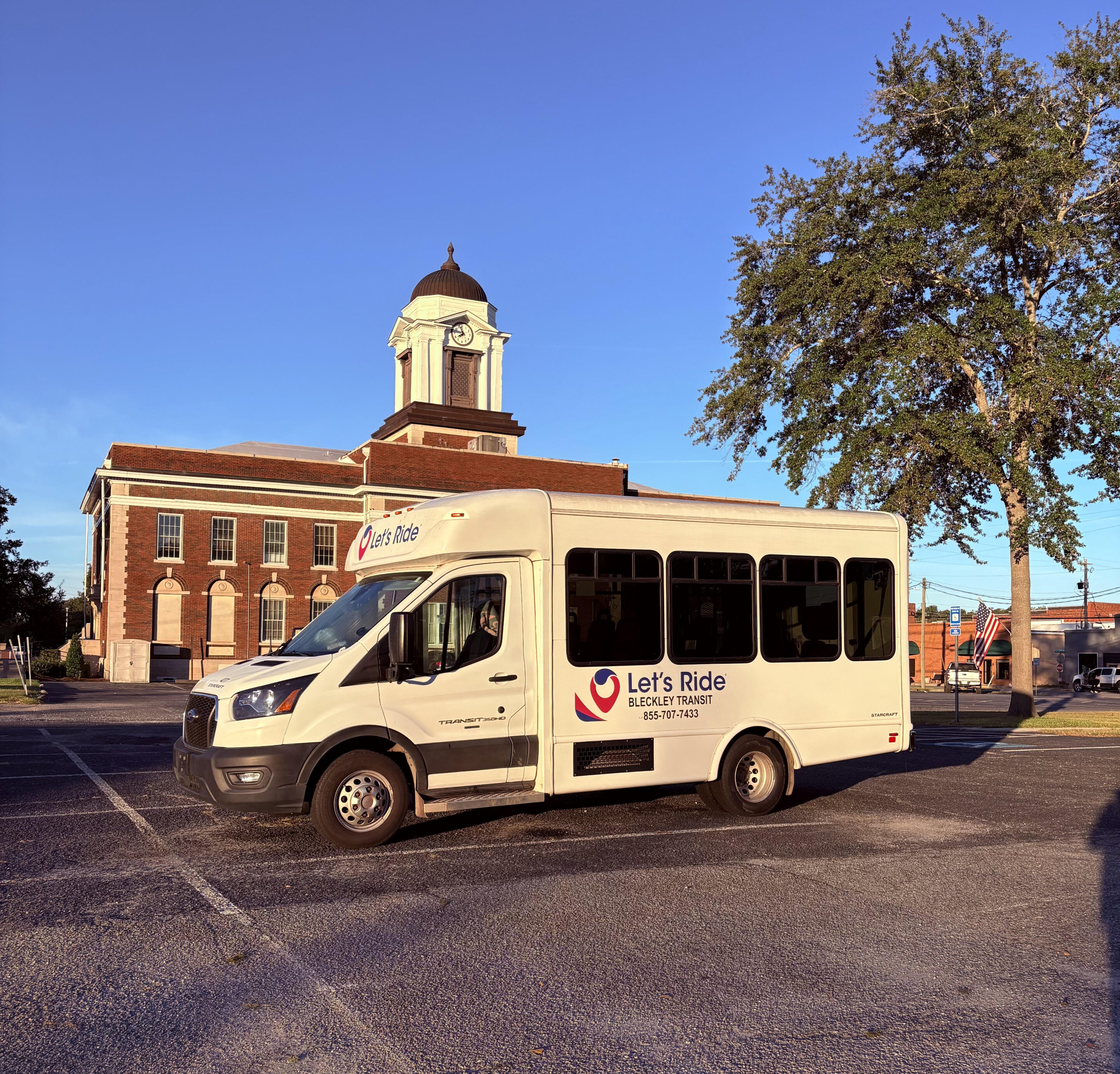 Photo of Bleckely County Transit Van in front of the Bleckley County Courthouse